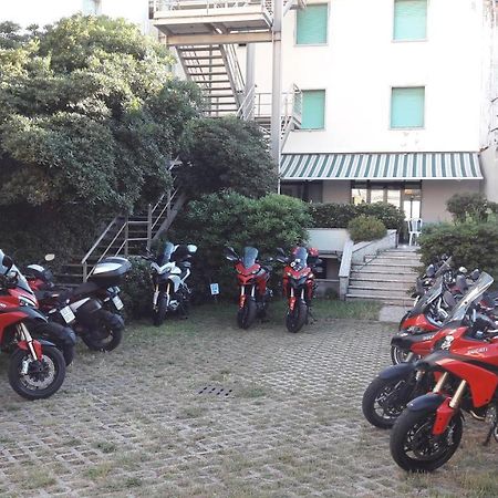 Hotel Manzi Marina Di Pisa Eksteriør billede