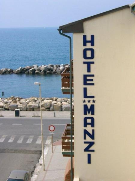 Hotel Manzi Marina Di Pisa Eksteriør billede