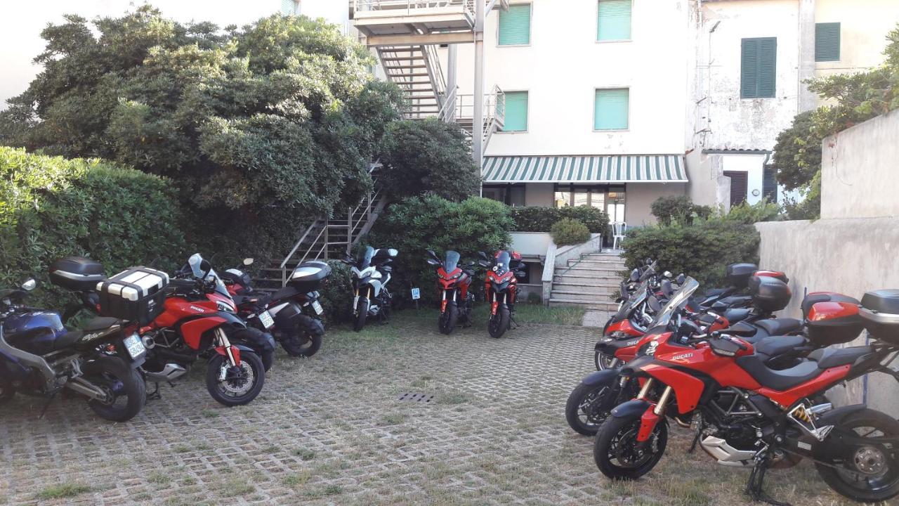Hotel Manzi Marina Di Pisa Eksteriør billede